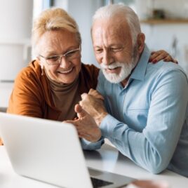 Happy older couple, laptop_sq